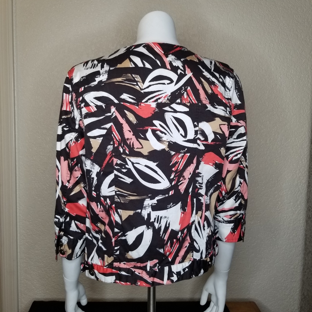 Beautiful Lightweight Jacket - Picture 4 of 6